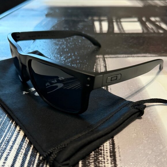 OO9102 Oakley Holbrook Black Matte Frame - Picture 3 of 10